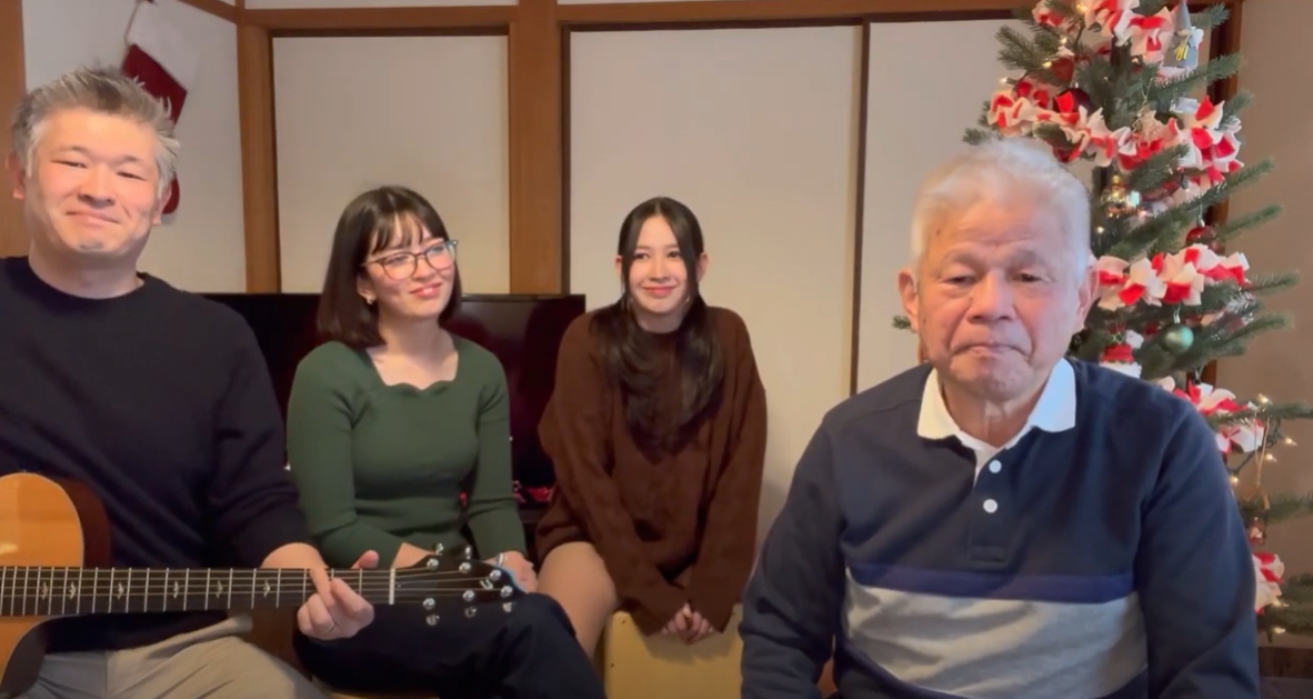 ３世代でクリスマスソングの動画を撮影しました。