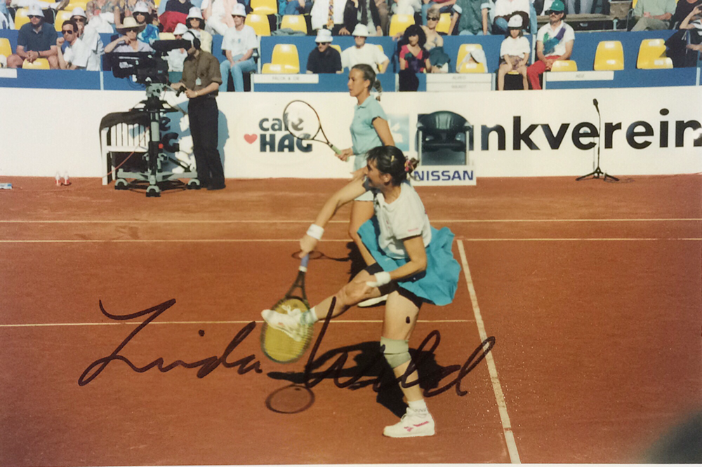 Linda Wild, USA, retired, won 12 WTA Titles in the Nineties, picture taken during Tennis Tournament in Luzern  1993 playing together with Helena Sukova, Autograph by Mail