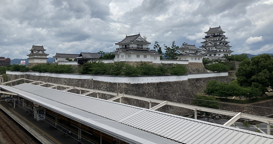 新幹線ホームから見た福山城（広島県）