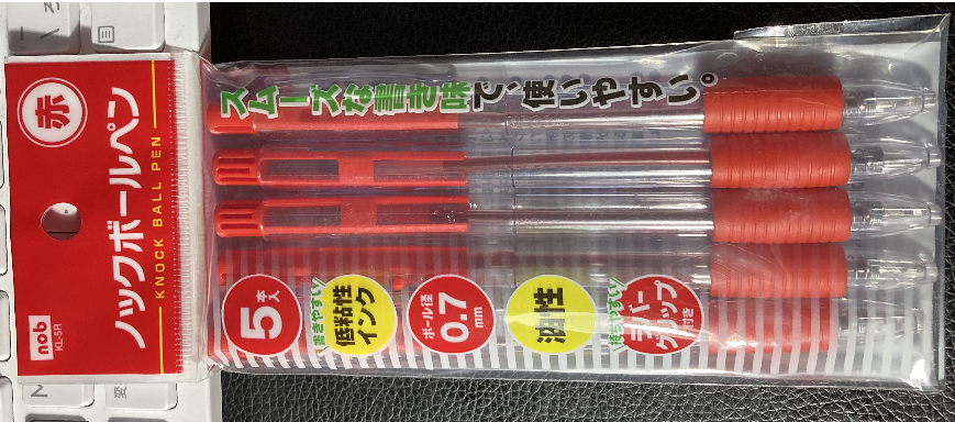 百均の赤ボールペン
