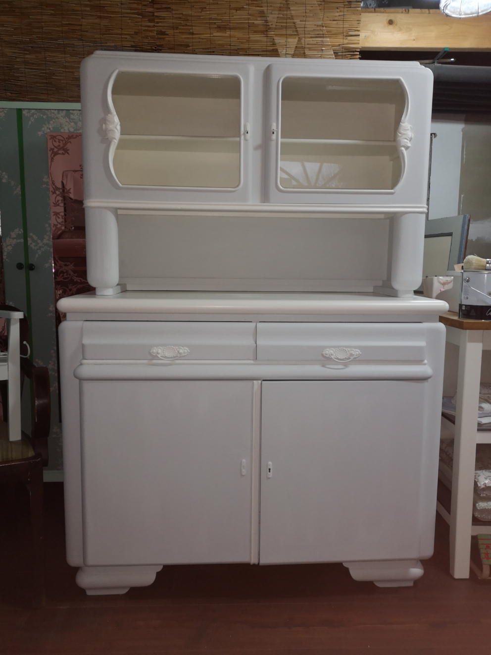 Nachher. Echter Hingucker! Buffet verwandelt mit PtP in "Perl Grey" und "Historical White"