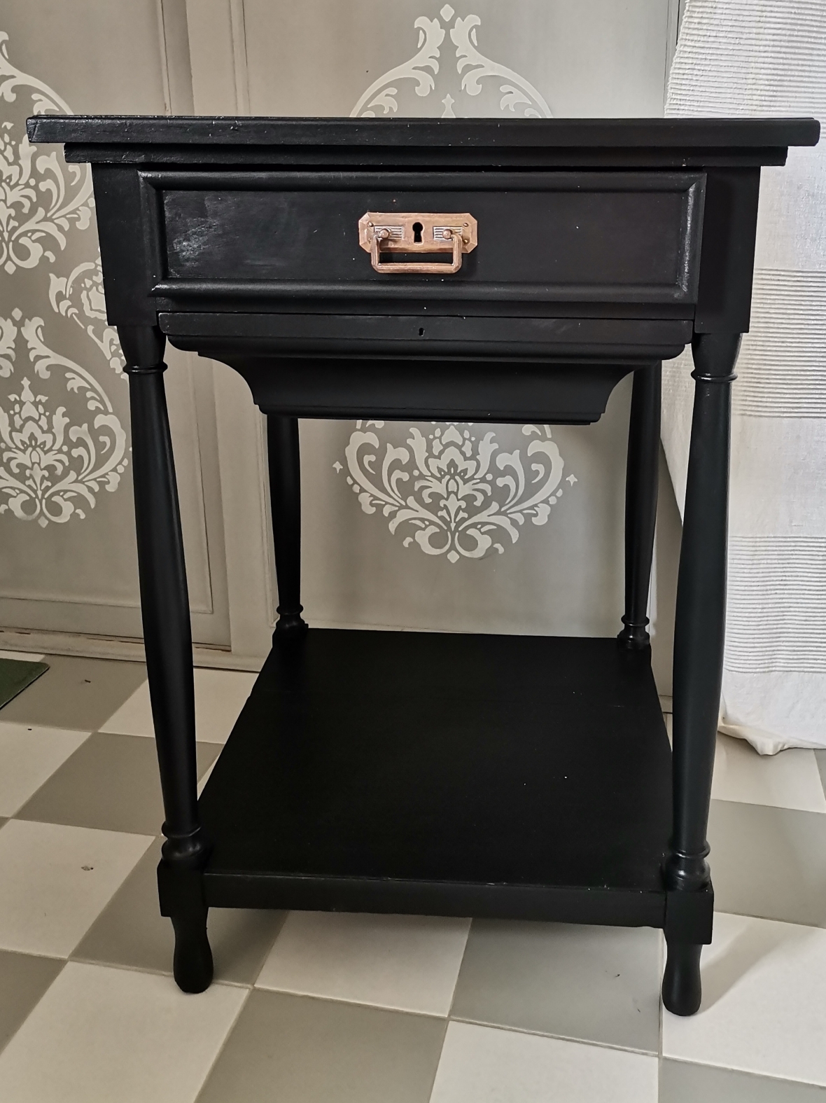 Nachher. Painting the Past "Soft Black" eggshell