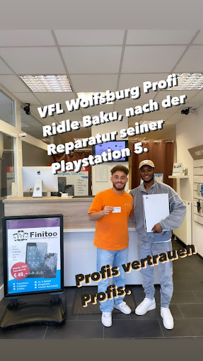 Baku Ridle VFL WOlfsburg Profi, Reparatur seiner Playstation 5 Konsole.