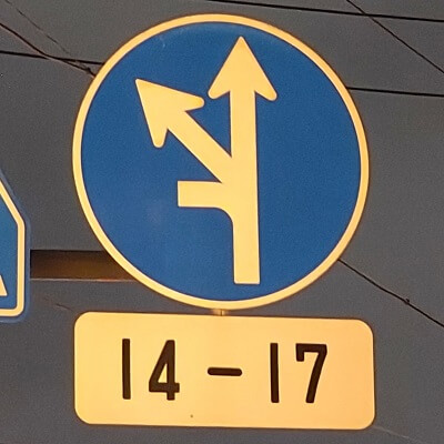 横浜市中区の異形矢印標識 - 東京地歴探訪｜東京に限らず全国へ
