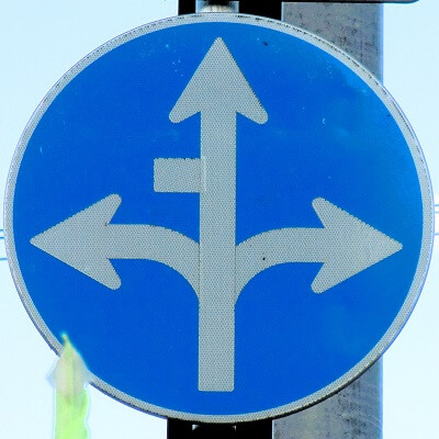 北海道士別市の異形矢印標識