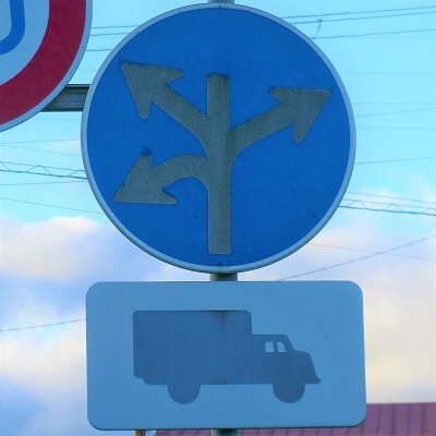 北海道渡島管内 二海郡八雲町の異形矢印標識