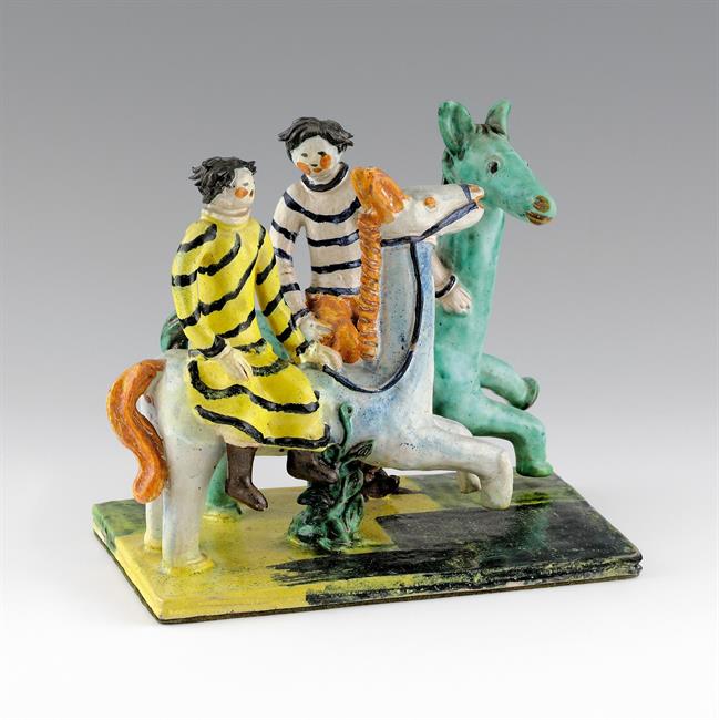 KITTY RIX, Zwei Pferde mit Reitern Ausführung, Wiener Werkstätte, Modellnummer 447, Roter Scherben, mehrfarbig glasiert, 18,4/20,8/14cm