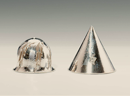 Josef Hoffmann, Wiener Werkstätte, Silberne Flaschenstöpsel, 1917, H 4,5/6,5 cm