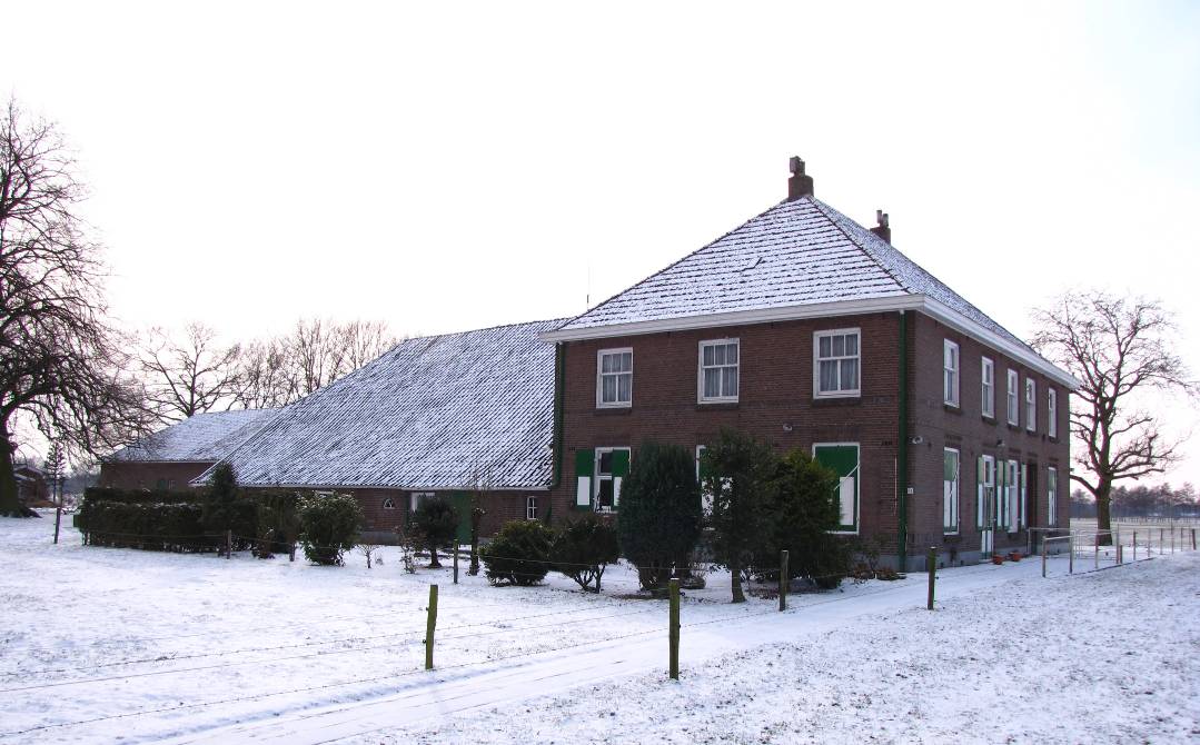 Boerderij Brouns (vroeger Ruesink) aan de Hoge Heurnseweg te De Heurne. 