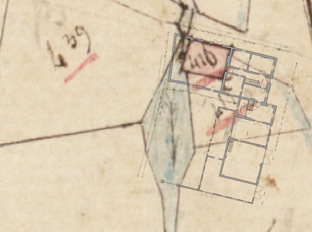 Projectie van huidige situatie over de kadastrale minuutkaart van 1811-1832. Het oorspronkelijke molengebouw was beduidend kleiner. 