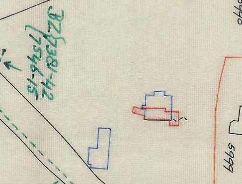 Kadastrale hulpkaart uit 1983 waarop het oude landhuis en de oranjerie (blauw) en de nieuwbouw (rood) is aangegeven. 