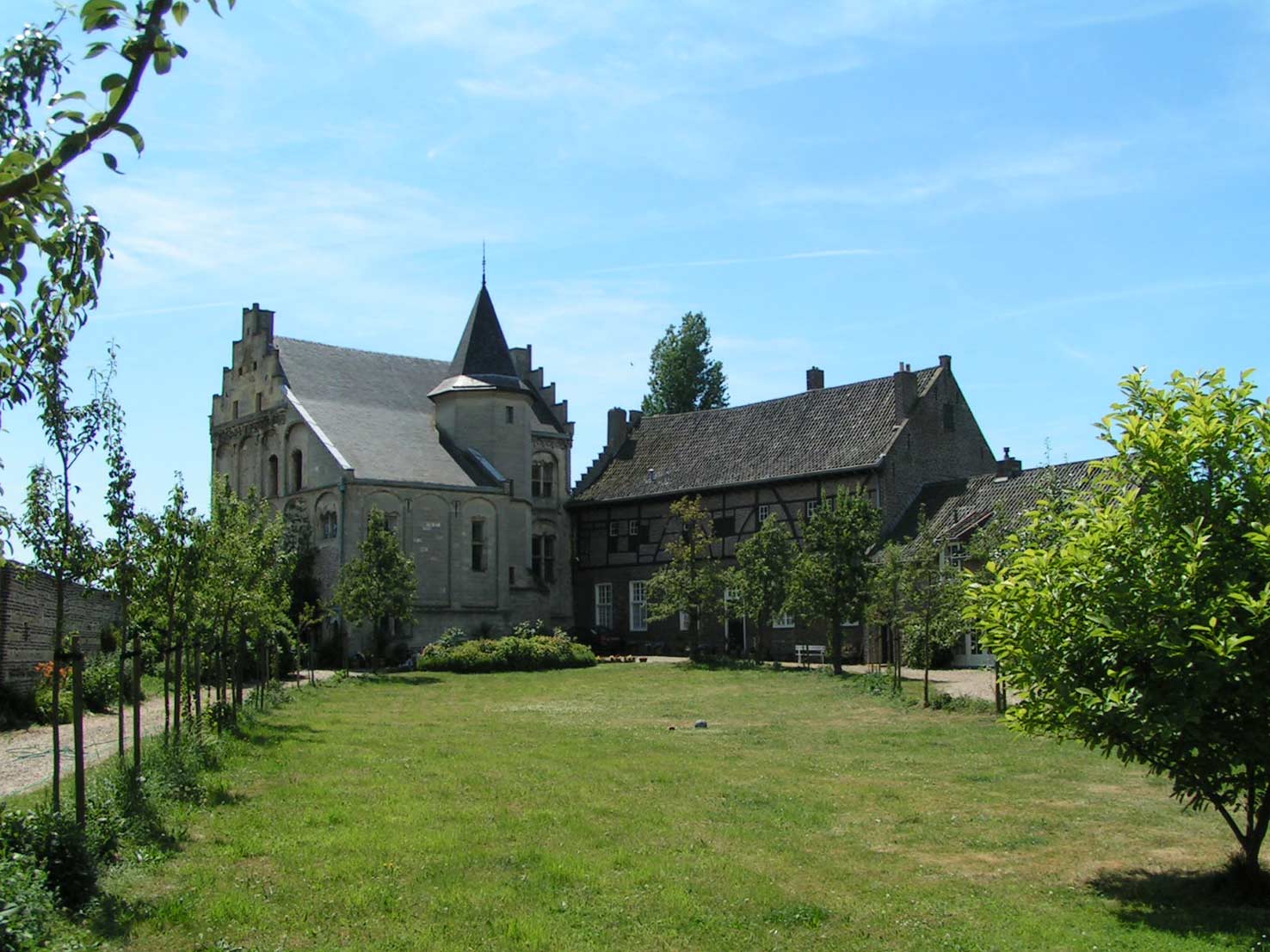 Kasteel Hasseholt, hoofdhuis en vakwerkhuis. 