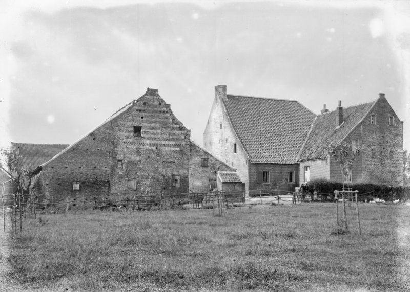 Foto uit de jaren zestig, waarop de noordvleugel (links) nog zichtbaar is (bron: beeldbank.cultureelerfgoed.nl).