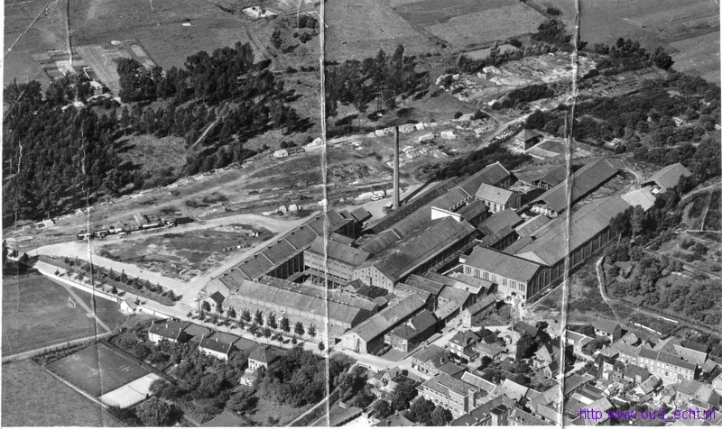 Luchtfoto van de Valk fabriek, circa 1950 (bron: gemeente archief Echt)