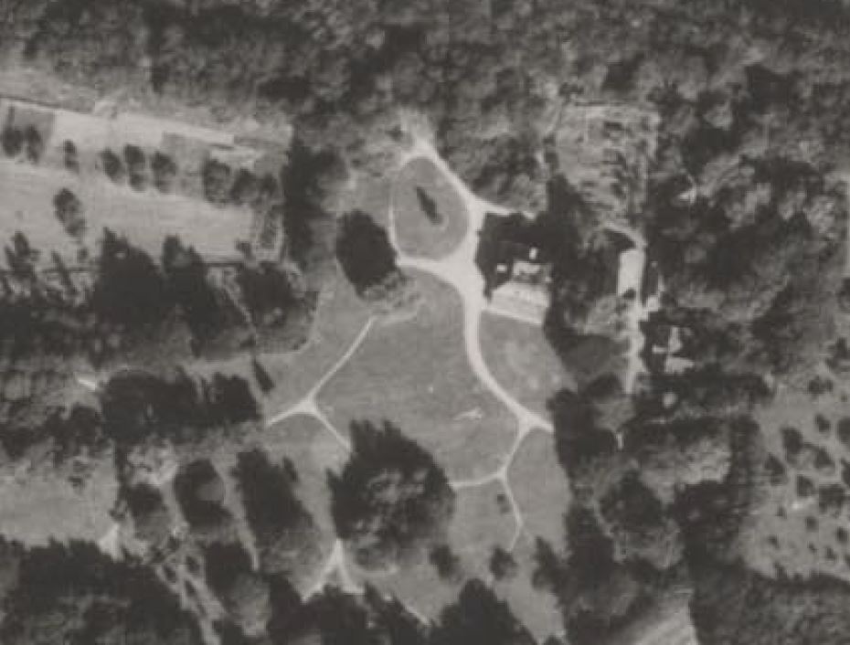 Luchtfoto van het landgoed uit 1945.