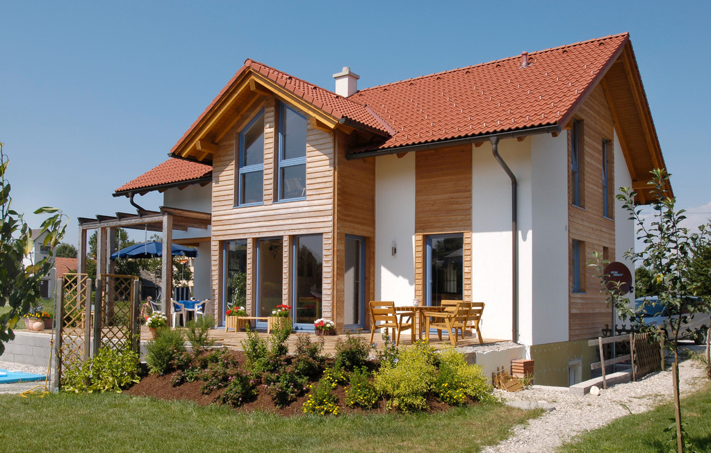 Sateldach mit Holzoptik