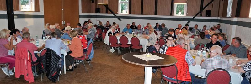 Grillfest mit Bingo spielen