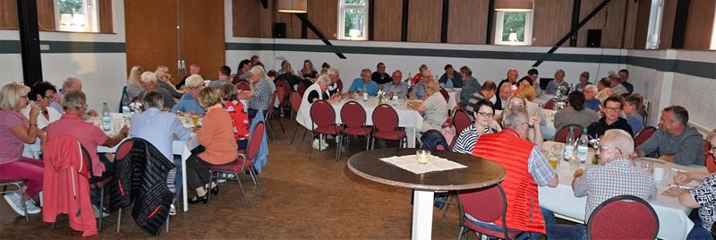 Grillfest mit Bingo spielen