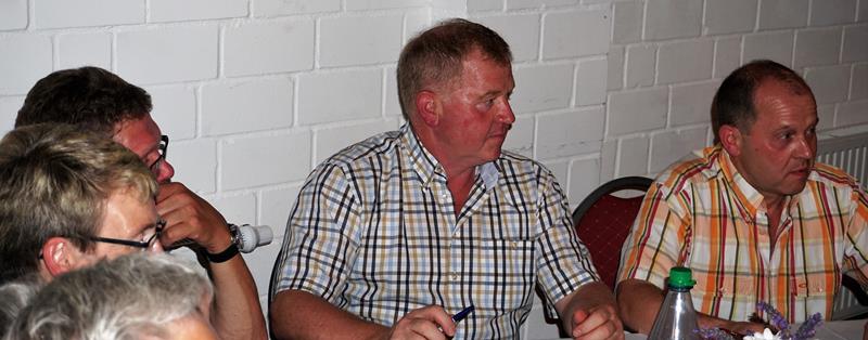 Grillfest mit Bingo spielen