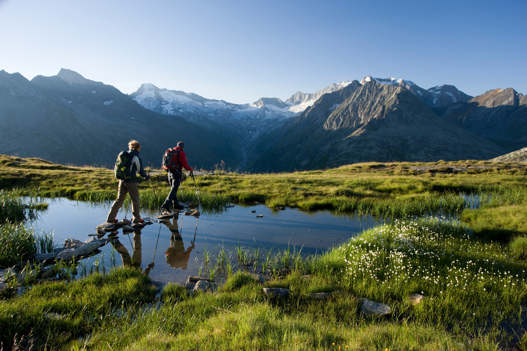 Wanderung entlang eines Bergsees zur Olpererhütte ©Zillertal Tourismus GmbH/Ritschel