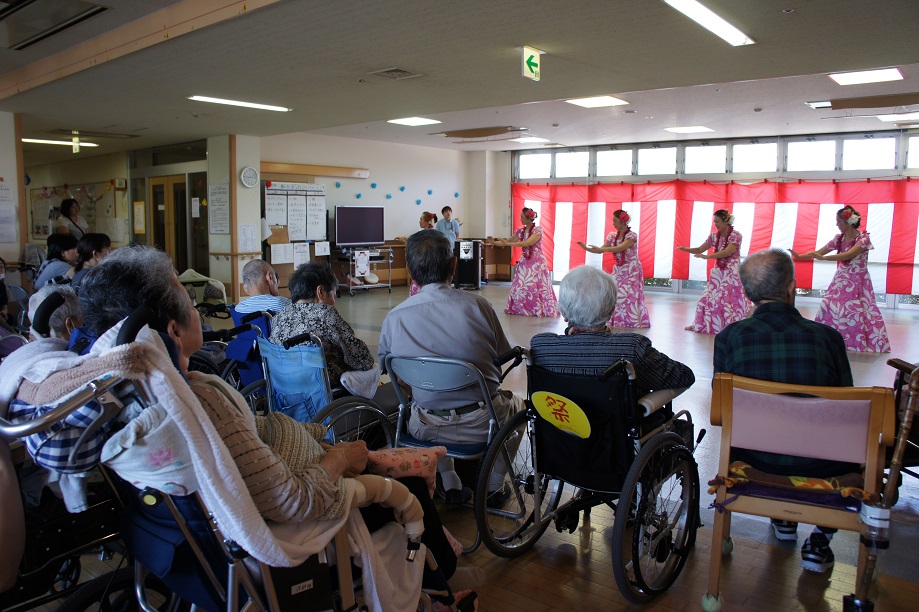 マカリカ・フラ大潟さん。いつもうっとりした気持ちにさせてくれます