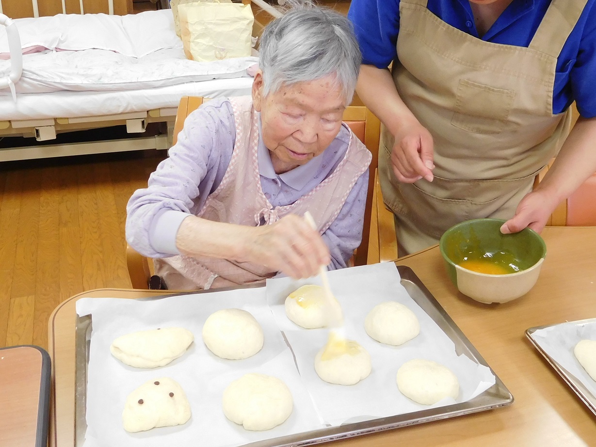 卵黄でおめかし。つやつやの肌を期待してますよ