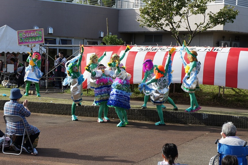 「さいがたカッパ仮装隊」さんによる仮装ダンス披露