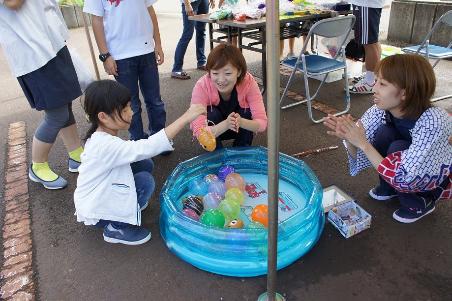 ヨーヨー釣りも子どもたちに大人気