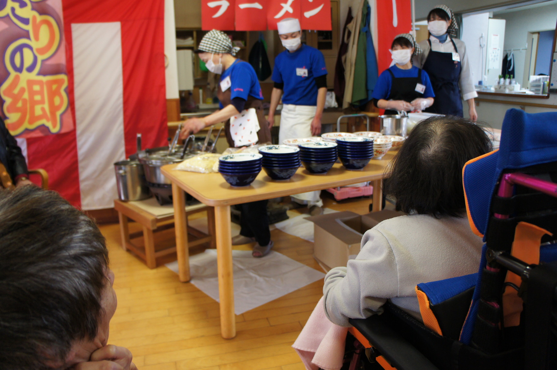 スタッフの皆さんの手際の良さに感動。食い入るように見つめます