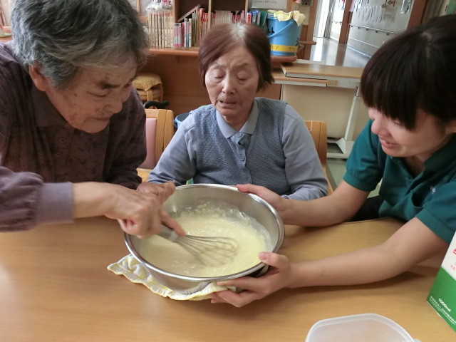 力を合わせて。生地の完成です！