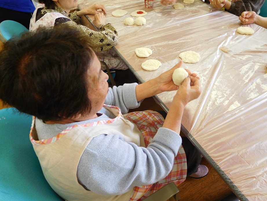 「まんまるお月さん」のよう。ふっくらと焼けてくださいね