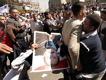Arab News - Yemeni sources reported that police attacked demonstrators in the city of Taiz Monday, using live bullets and batons