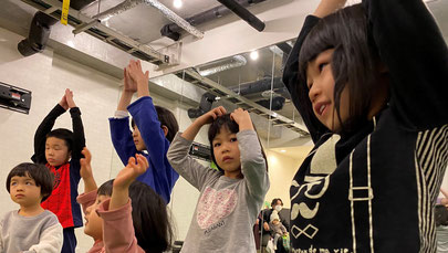 日本大阪双语少儿体能训练馆ALOHAKIDS唱英文歌跳舞