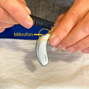 Mikrofon seitlich reinigen