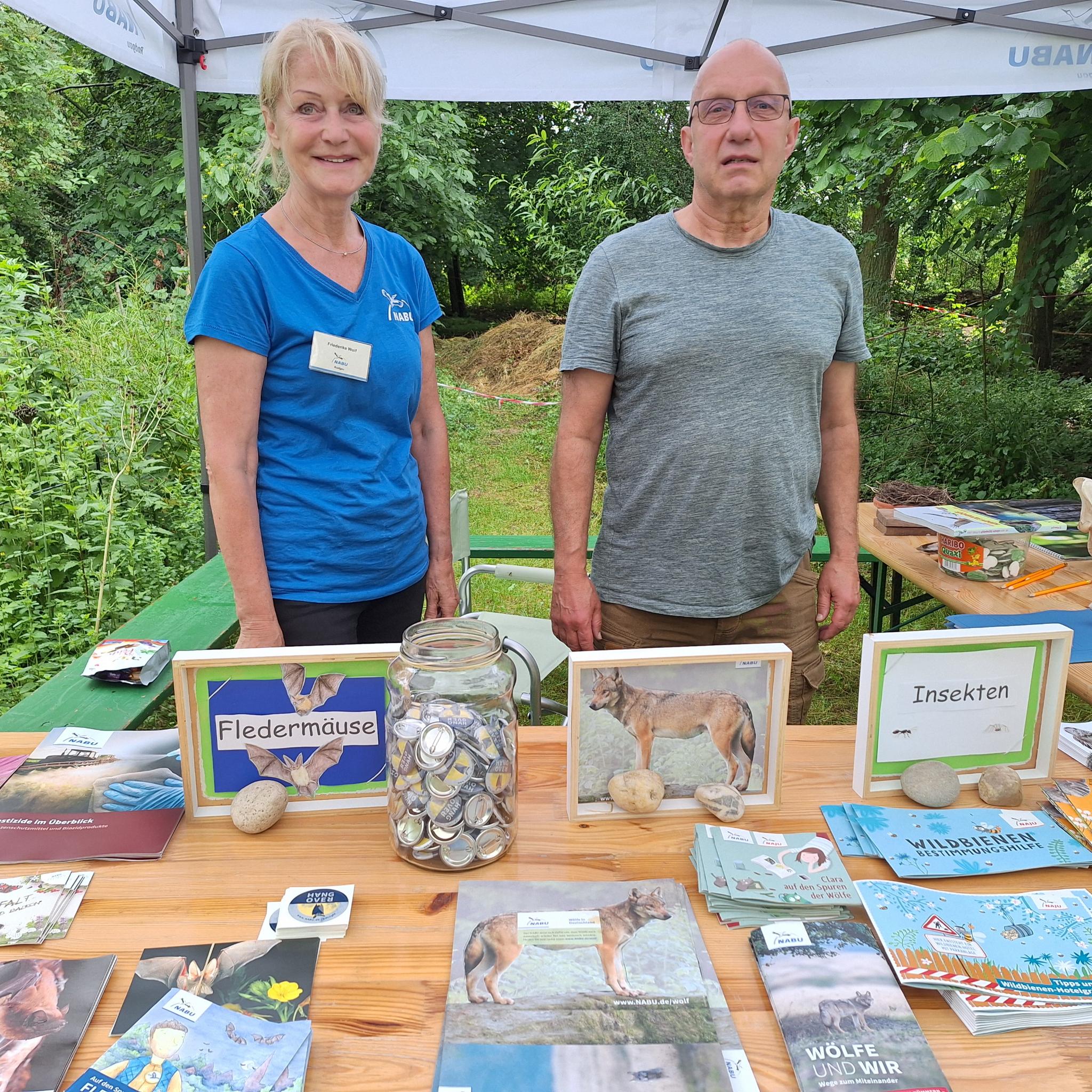 Friederike und Heribert am Infostand