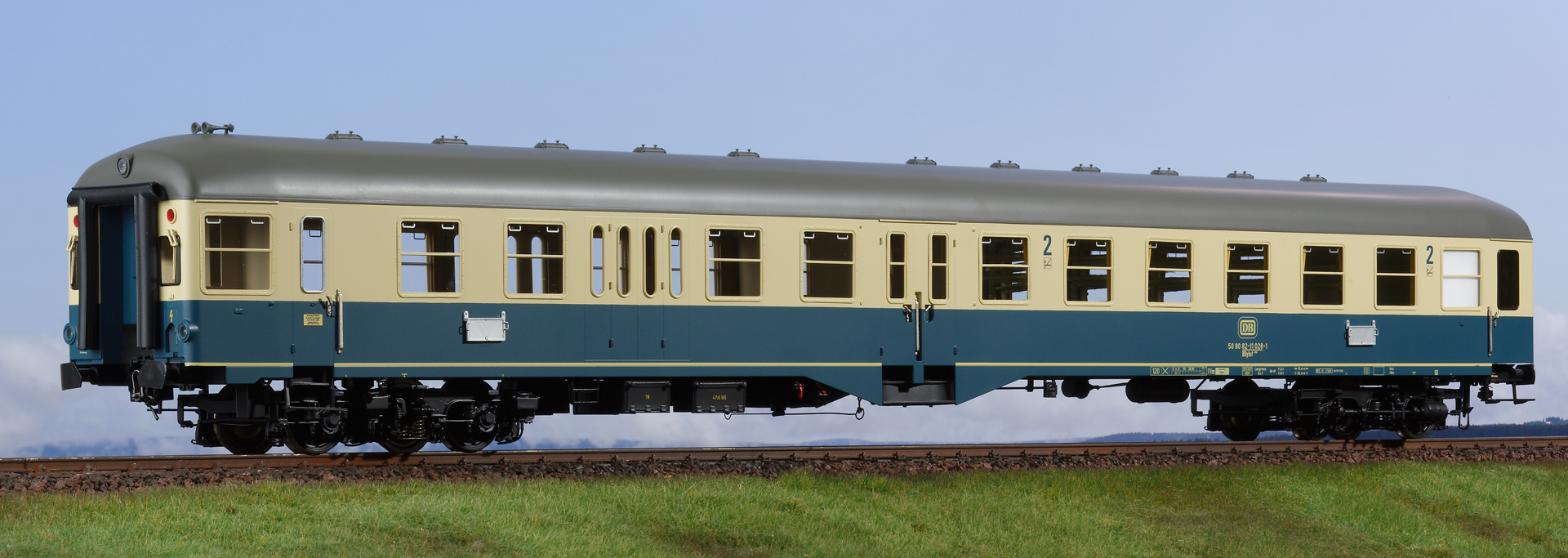 Spur 1 Mitteleinstiegwagen, türkis/beige, 1., 2. Klasse mit Steuerabteil