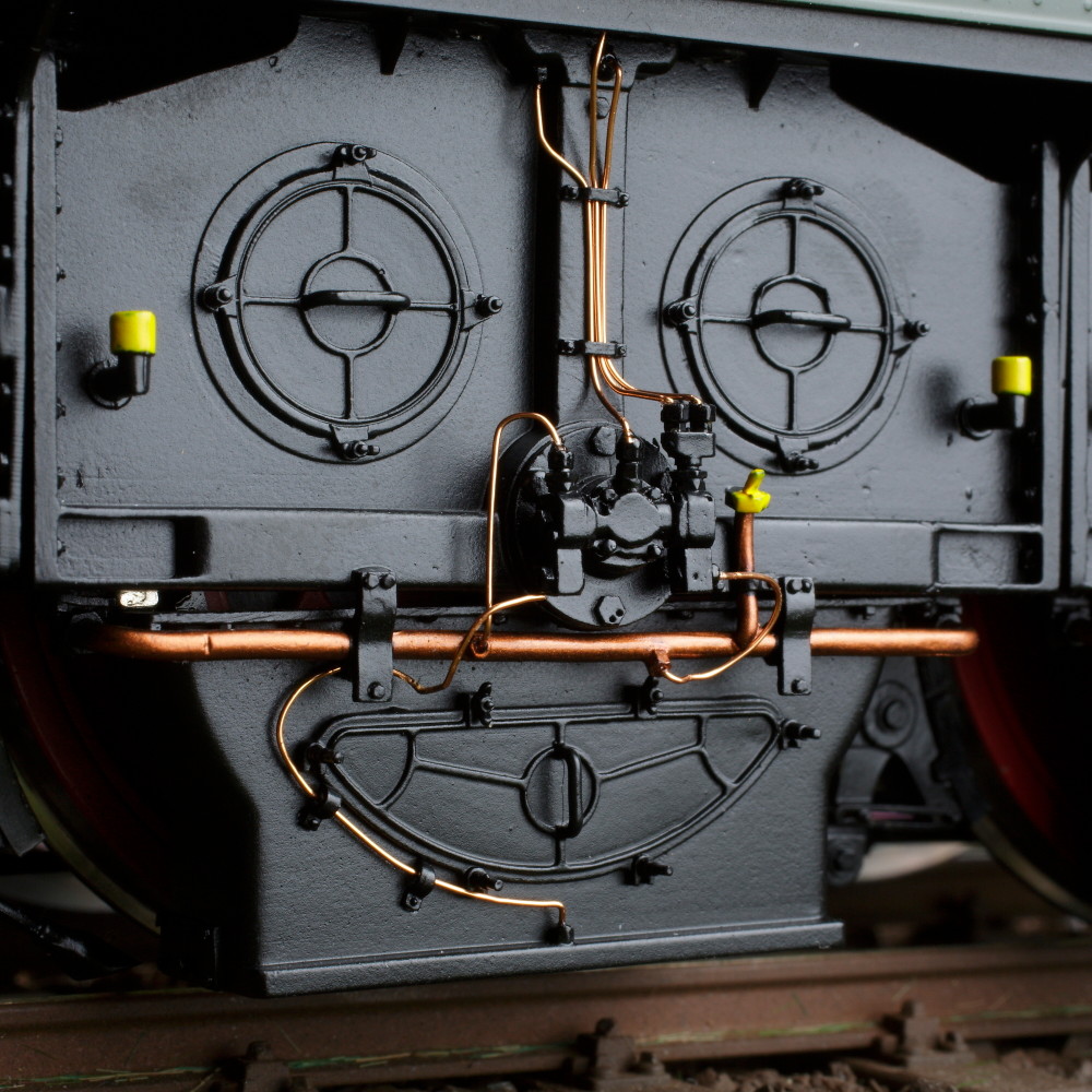 Spur 1 Lokomotive Baureihe E 16 03 Epoche IIIb flaschengrün Detailansicht 
