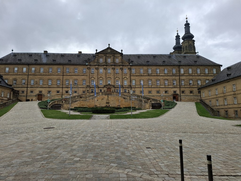 Kloster BanzWeitläufige Parkanlage und Gartenbereich vor dem prachtvollen Kloster Banz