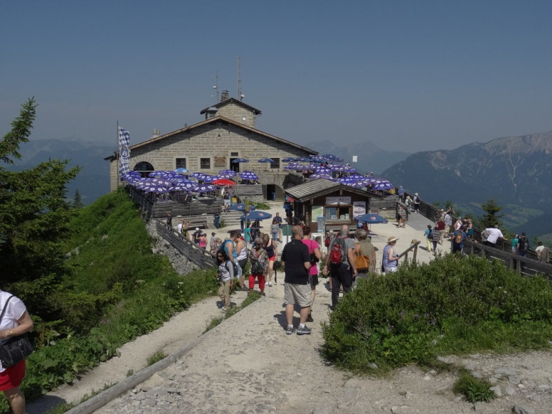 Ein historischer Ausichtspunkt hoch über den Berchtesgadener Land. In 1839 m Höhe eröffnet sich den Besuchern ein Panoramablick von bis zu 200 Kilmetern. 
