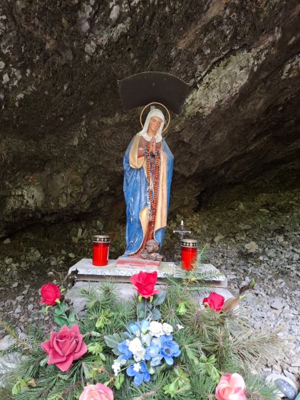 Grotte im Laintal in Mittenwald Marienstatue