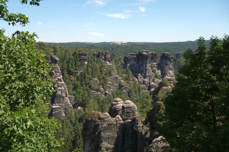 Beeindruckende, zerklüftete Sandsteinfelsen des Elbsandsteingebirges