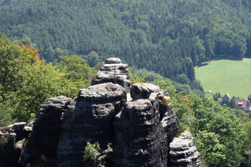 Blick auf die markanten Felstürme, die typisch für die Sächsische Schweiz sind