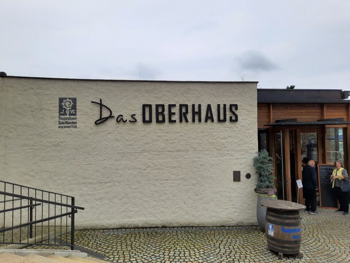 Außenansicht des Restaurants „Das Oberhaus“ direkt auf dem Burggelände