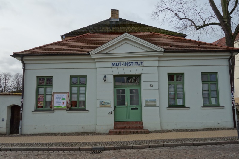 Mut-Institut. 