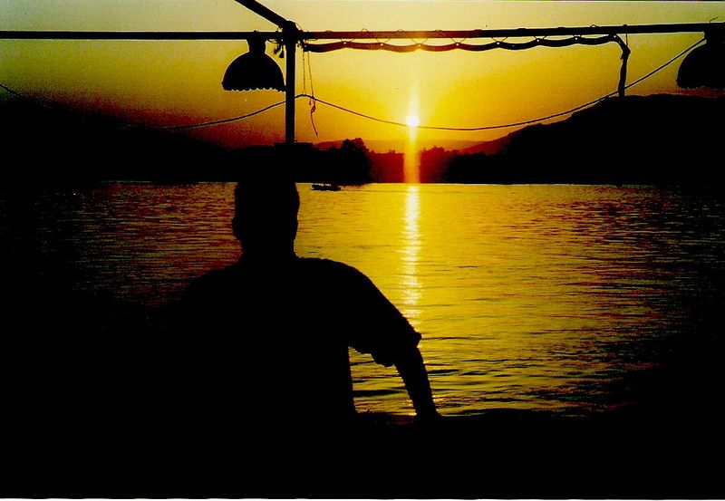 Stimmungsvoller Sonnenuntergang am Nil bei Luxor