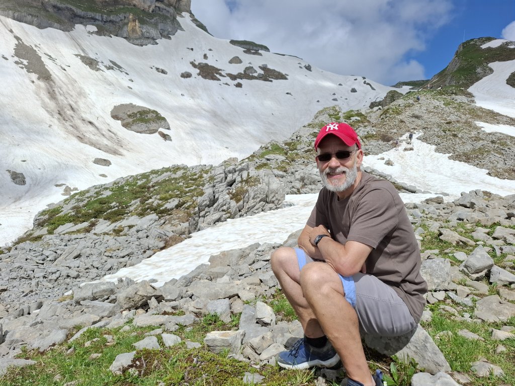 Wanderung auf dem Ifen im Sommer mit Schneefelder