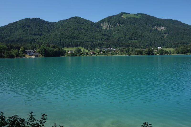 Panorama der Alpenlandschaft und Berge rund um den Fuschlsee in Österreich