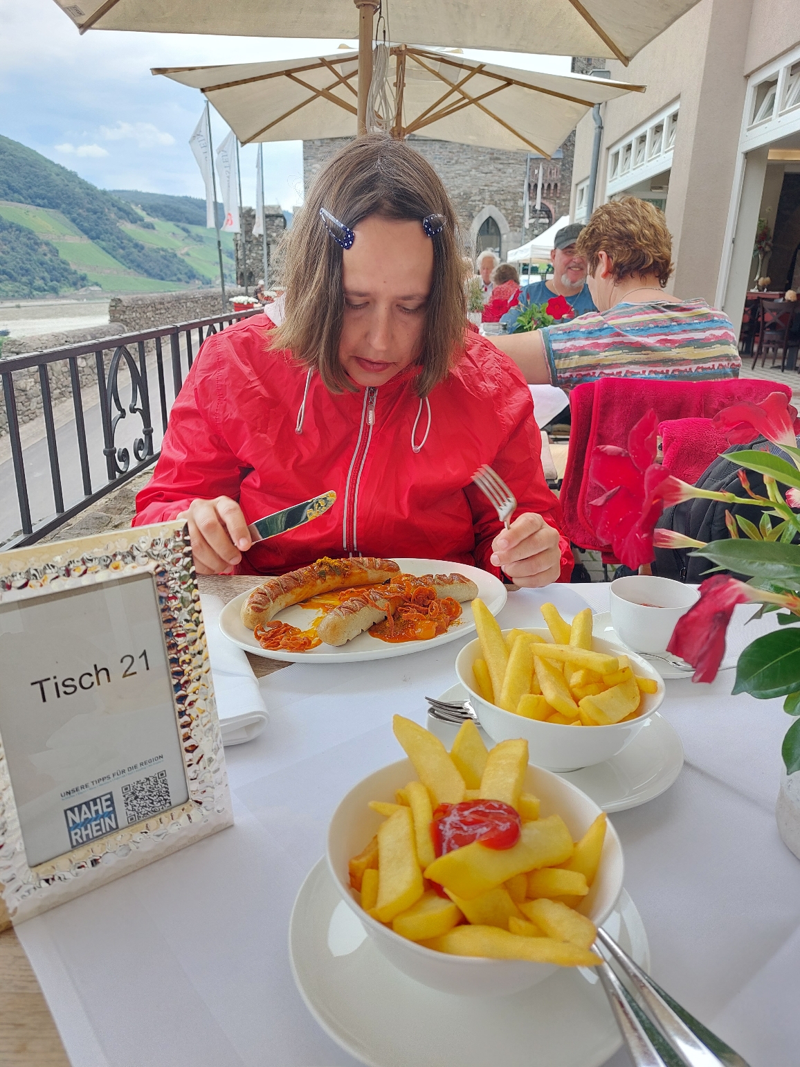 Mittagessen im gemütlichen Burgrestaurant
