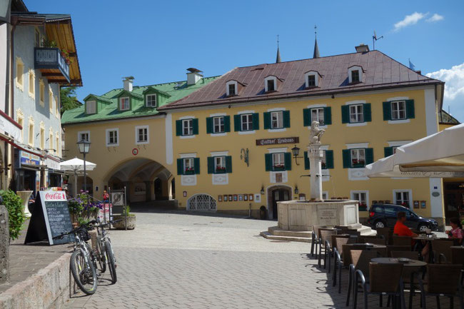Außenansicht des Schlosses am Schlossplatz in Berchtesgaden