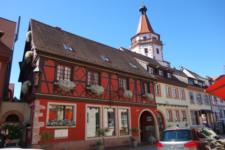 Das prächtige Rathaus von Gengenbach, welches im Winter als weltgrößter Adventskalender bekannt ist